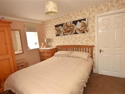 Bedroom 2 (guest bedroom)